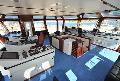 STEERING AND MACHINE CONTROL ROOM